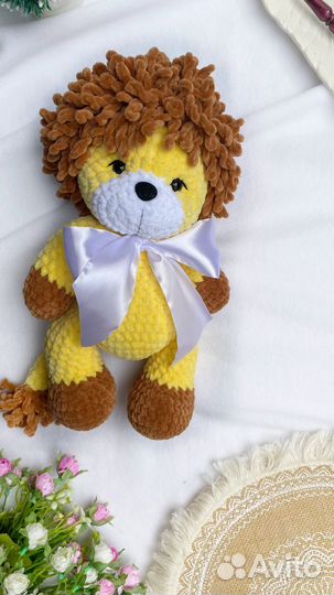 Вязаный львенок