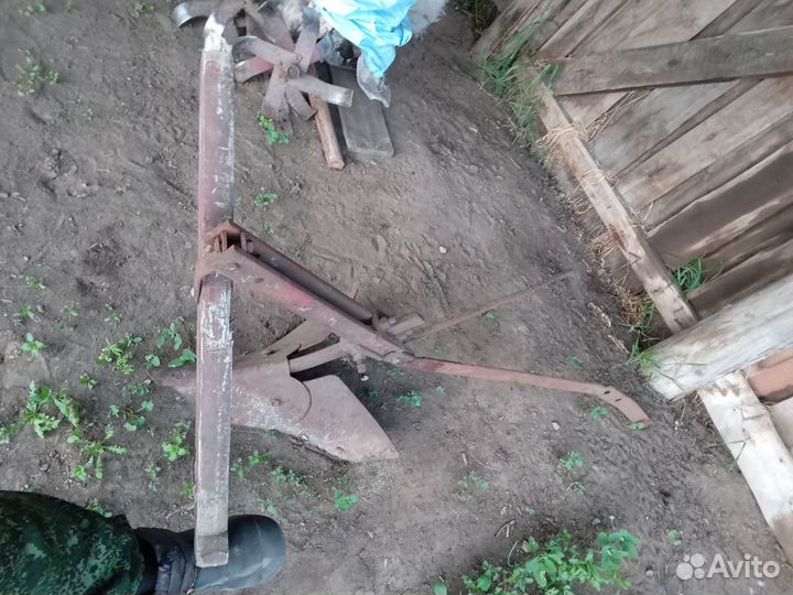 Плуг окучник ручной