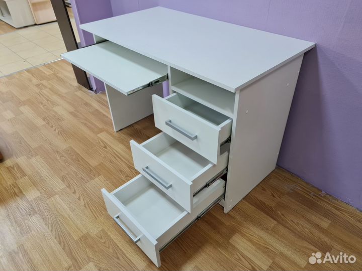 Стол письменный с ящиками