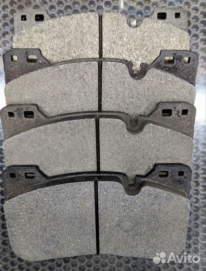 Комплект передних тормозных колодок Delphi LP3626