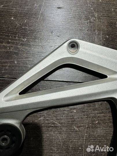 Кронштейн правой подножки BMW R1250RT 20г