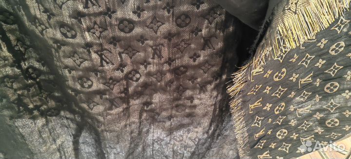 Шаль Louis Vuitton черная с золотой нитью