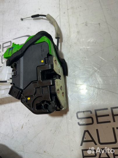 Замок двери передний правый Kia Ceed JD D4FB 2013
