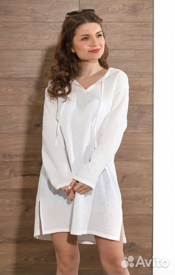 Женская белая рубашка-туника с капюшоном для пляжа