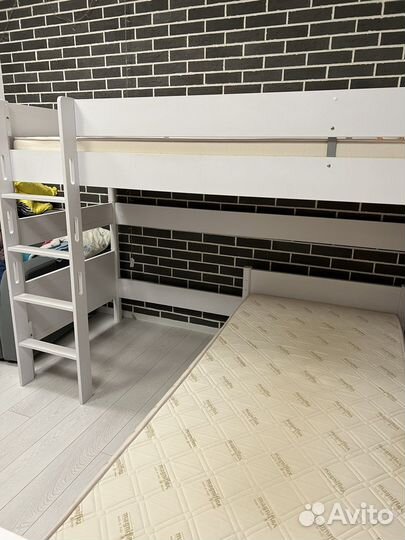 Двухъярусная кровать бу с матрасами