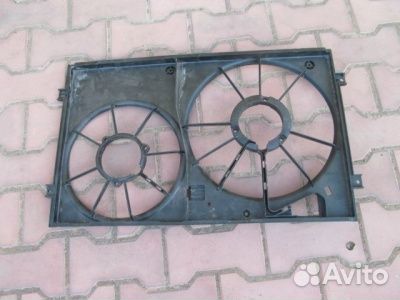 Диффузор дополнительного радиатора Audi