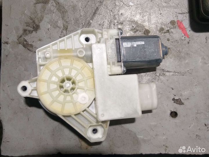 Мотор стеклоподъемника BMW G 30