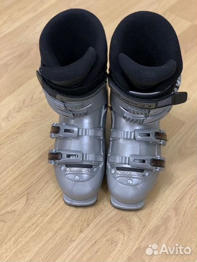 Горнолыжные ботинки женские