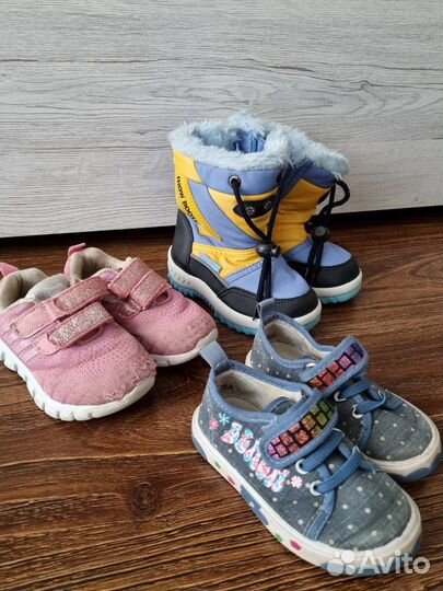 Пакет детских вещей и обувь