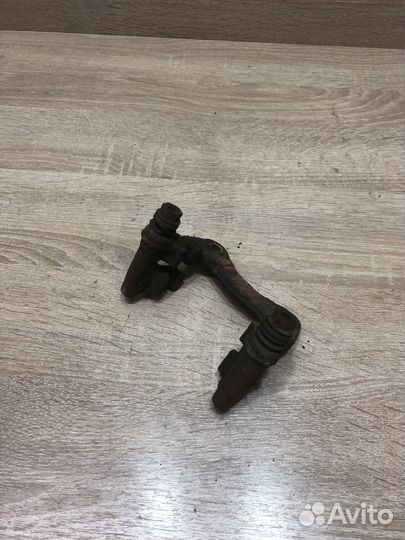 Скоба суппорта заднего Ауди А8 D2