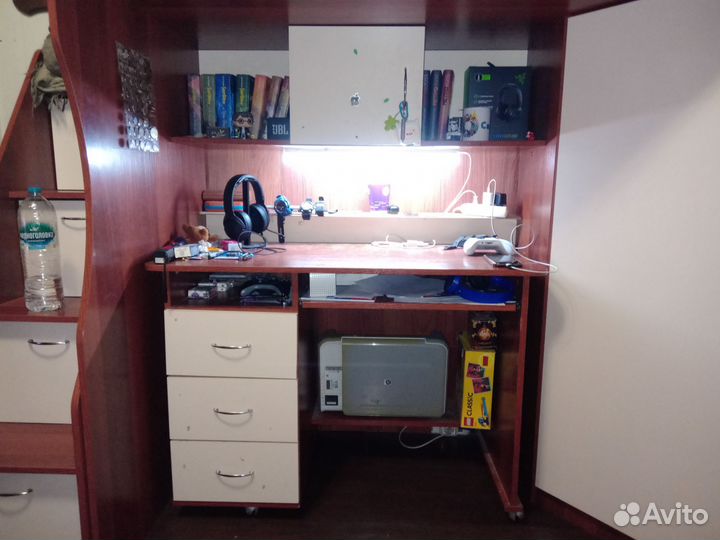 Кровать чердак со столом и шкафом бу