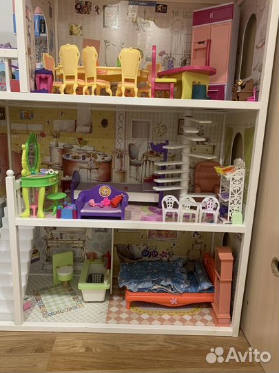 Домик кукольный с мебелью