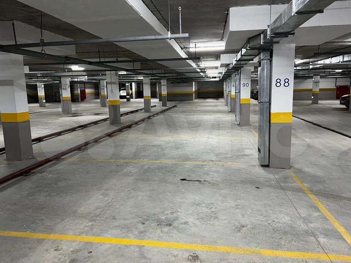 Машиноместо, 18 м²