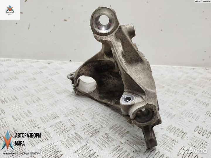 Кулак (корпус ступицы) передний правый BMW 6876646