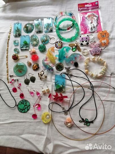 Брошки, серьги, колье