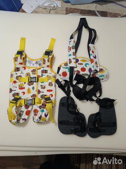 Кенгуру -ходунок в паре с родителями, дцп