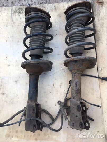 Стойки Левая и правая на джили мк