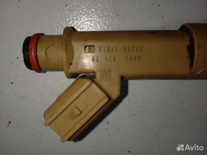 Toyota Auris (E150) I форсунка инжекторная электр