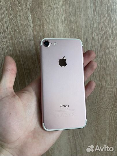 Телефон iPhone 7