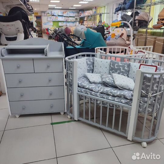 Кроватка+пеленальный комод+комплект матрасов