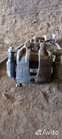 Суппорт передний левый Kia Rio3