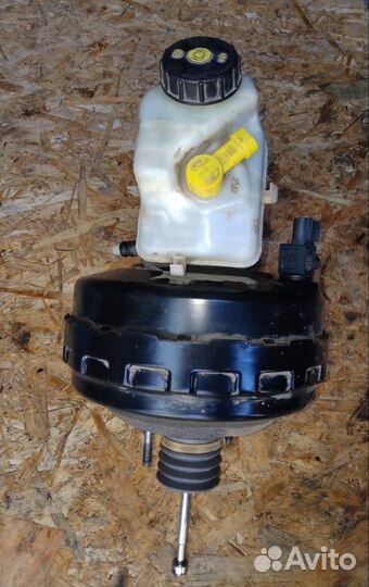 Главный тормозной цилиндр Opel Astra J седан 1.6