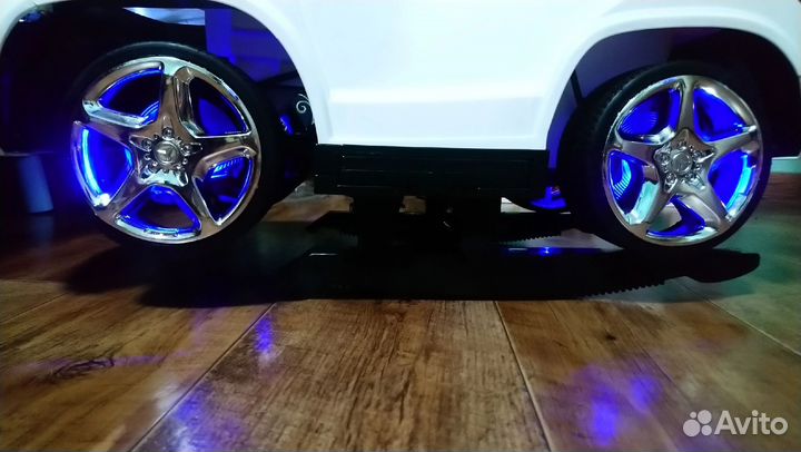 Машинка каталка, толокар + качалка