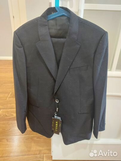 Нарядный костюм-тройка, размер 146, новый