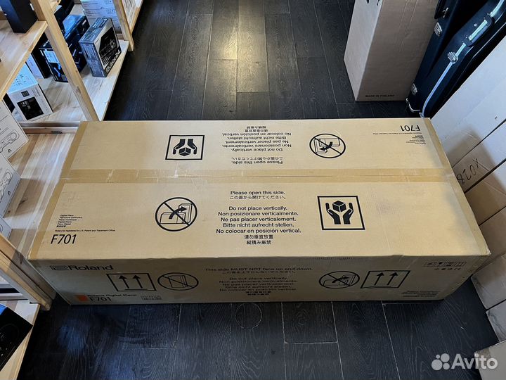 Roland F701-WH в Наличии