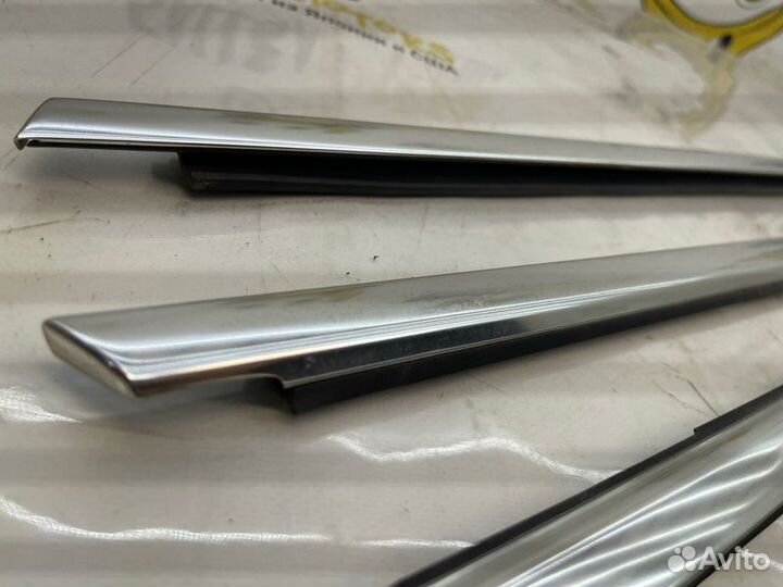 Молдинг стекла Volkswagen Touareg 7P5 NF cgra 3.6