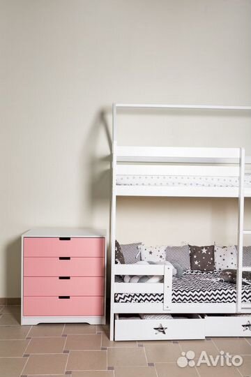 Двухъярусная кровать