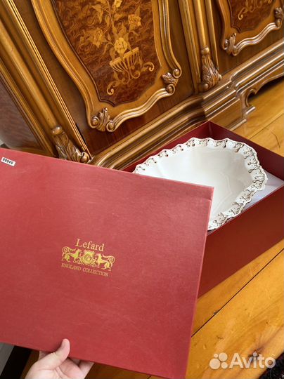 Ваза для фруктов на ножке