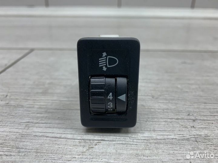 Кнопка регулировка фар Suzuki Sx4 хэтчбек D19AA