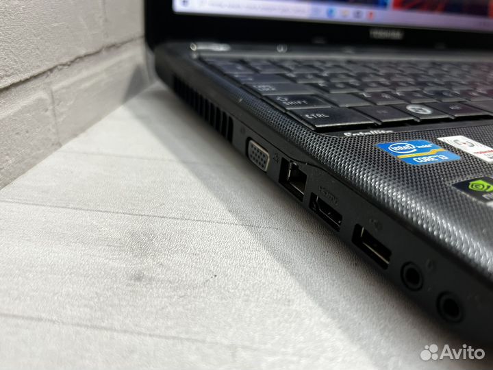 Игровой ноутбук Toshiba core i3/SSD/525m