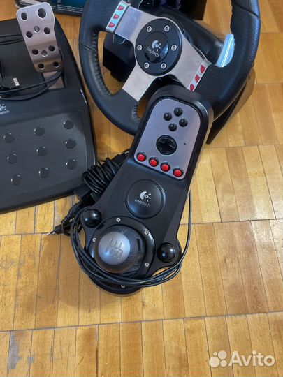 Logitech G27 в отличном состоянии игровой руль