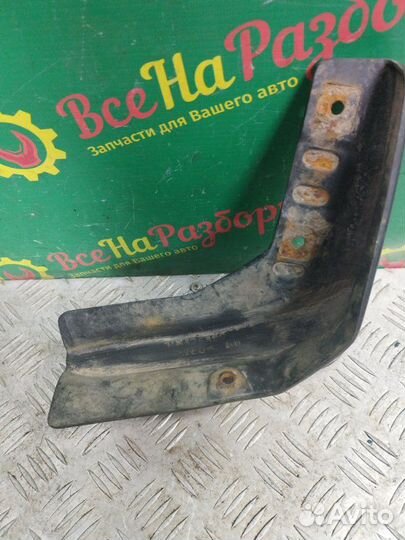 Брызговик задний правый Mitsubishi Lancer 9 седан