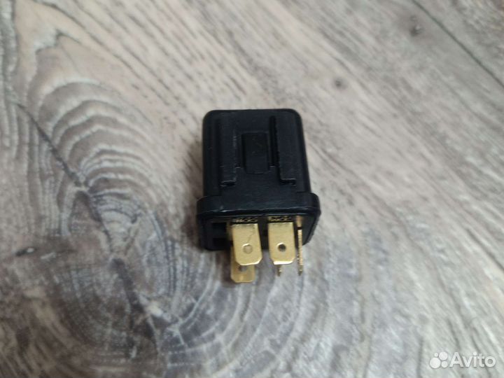 Реле пятиконтактное Opel Frontera A