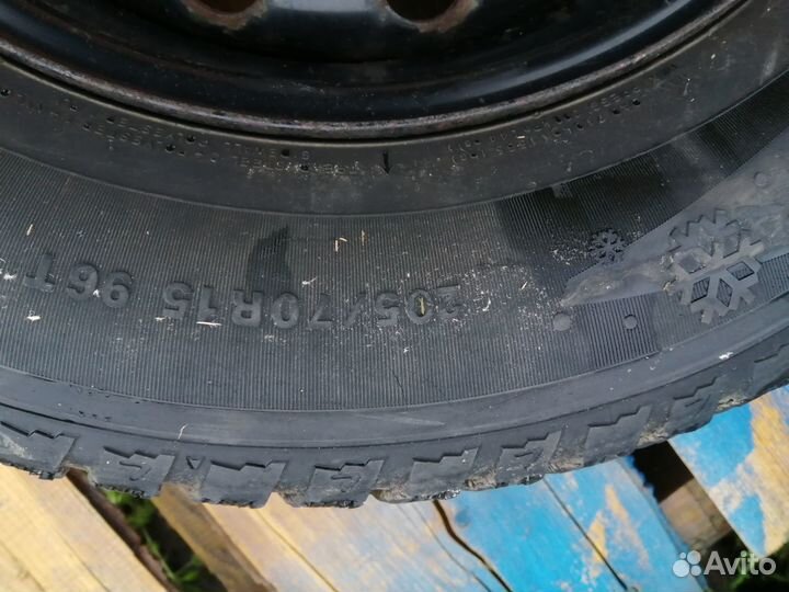 Kumho I'Zen KW22 205/70 R15 90