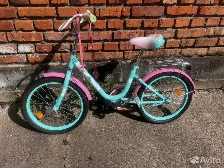 Детский велосипед и санки