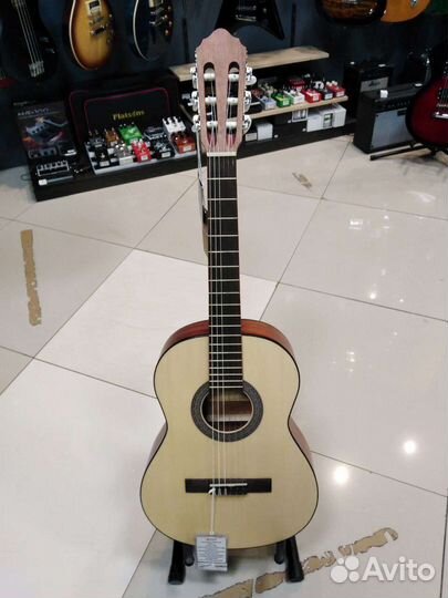 Гитара классическая новая с чехлом