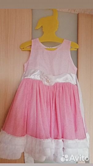 Продам нарядное платье для девочки