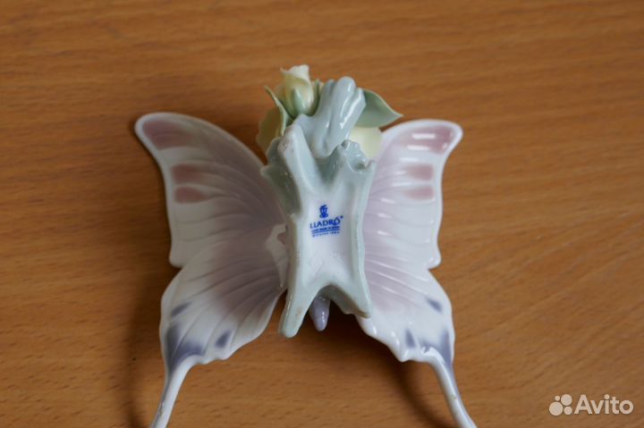Бронь Статуэтка Бабочки на цветке. Фарфор