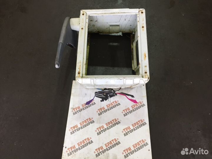 Мерседес Вито Тумба под сидение