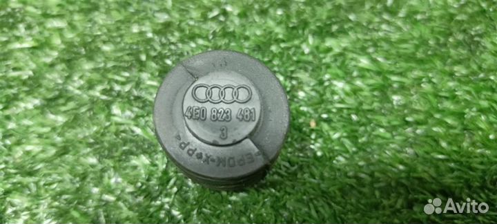 Отбойник капота Audi Audi A8 4E 2002-2007