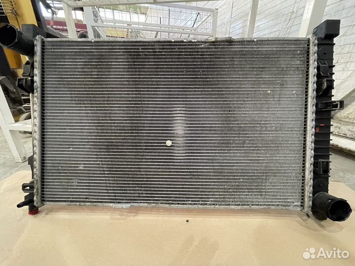 Радиатор охлаждения на mercedes 203