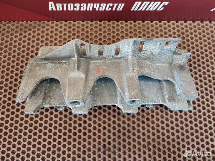 Кронштейн впускного коллектора Renault Sandero