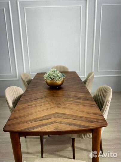 Кухонный стол и стулья новые