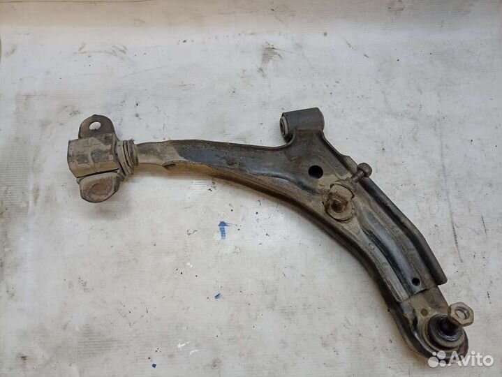 Передний нижний правый рычаг nissan sunny b14