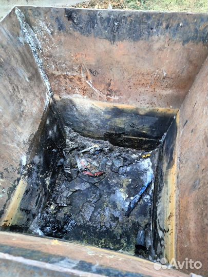 Мусорный бак б/у