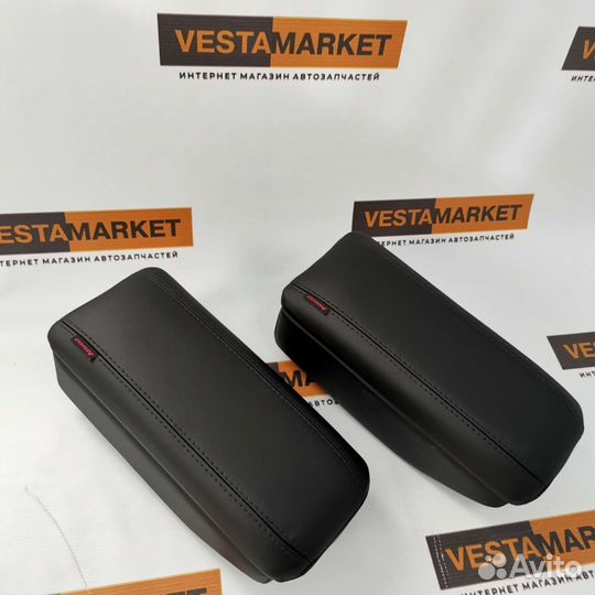 Подлокотник с боксом к сиденью 